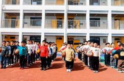 世界杯买球app官网 -小手稳稳控球，现场活力沸腾，汝河路小学拍球比赛成功举行！